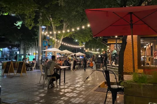 La Calle Arístides: El Corazón de la Vida Nocturna Mendocina